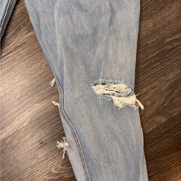 American Eagle Outfitters Light Blue Distressed Boyfriend Jeans - Picture 9 of 11